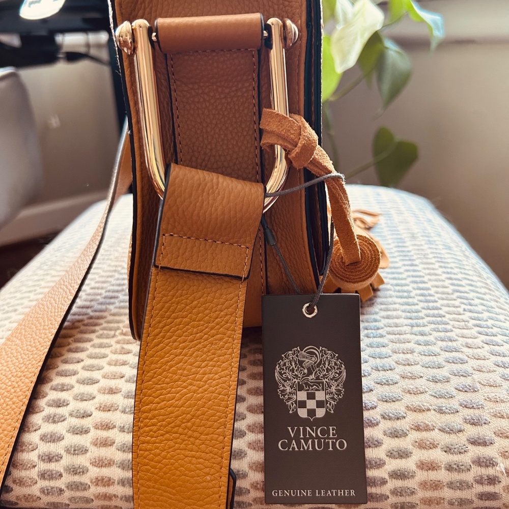 Vince Camuto leather shoulder/crossbody purse - Picture 8 of 9